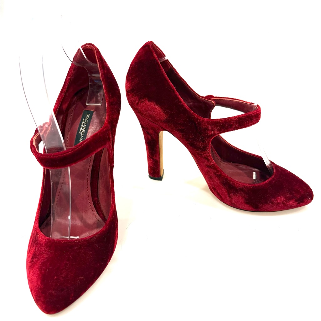 Dolce & Gabbana Red Velvet Mary Jane Pumps Fall/Winter 2016 | Size 38.5